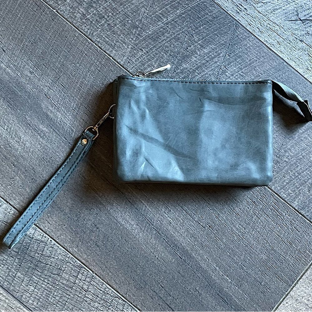Charlotte Russe, Faux Leather, Gray, 3-Pocket, Wristlet. 4.25 by 6.5 inches.